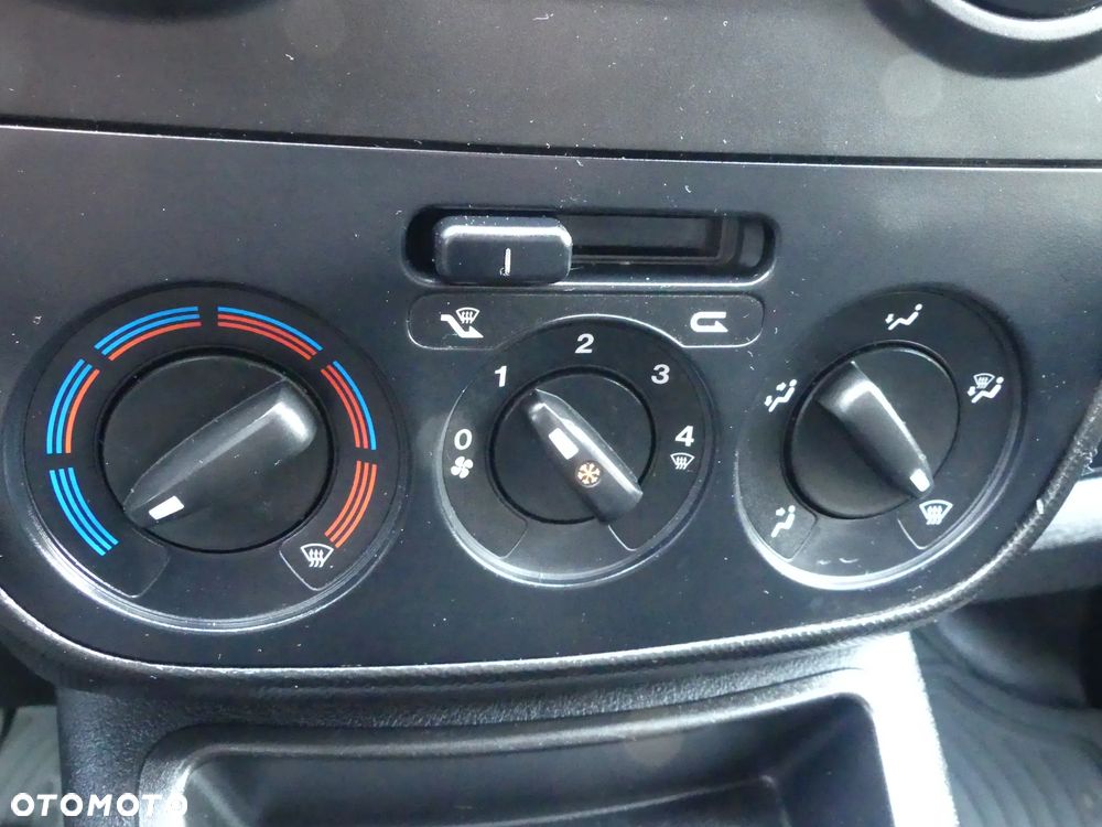 Fiat Fiorino 1.4 Lounge - 27