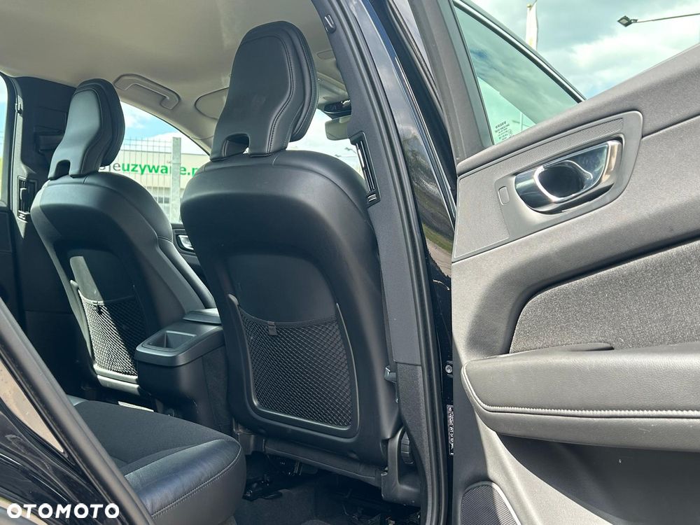 Volvo XC 60 B4 D Momentum Pro - 19