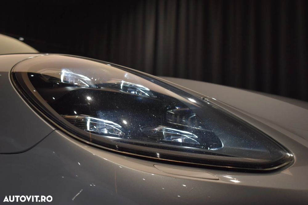 Porsche Panamera 4 - 30