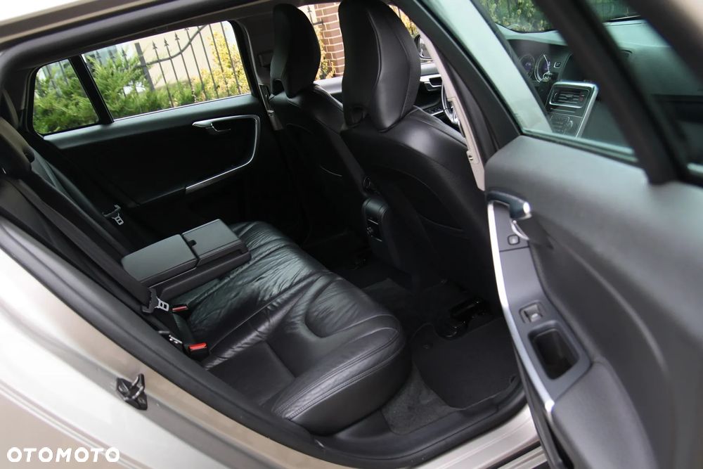 Volvo V60 D5 Summum - 23
