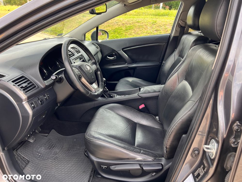 Toyota Avensis - 12