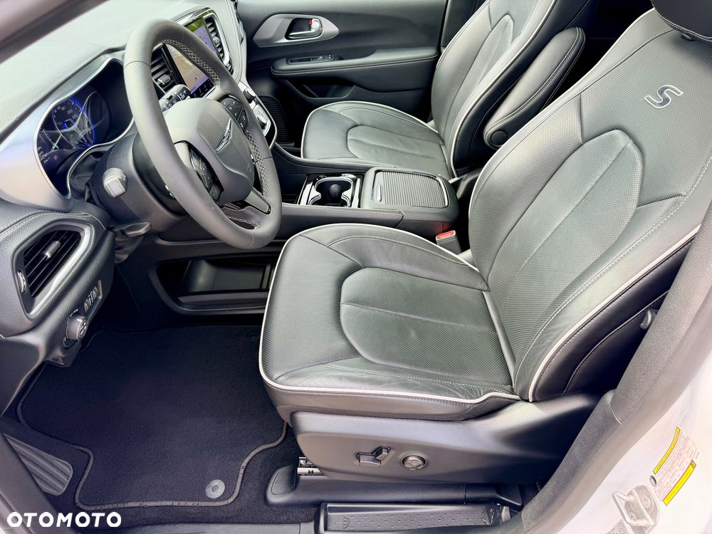 Chrysler Pacifica - 23