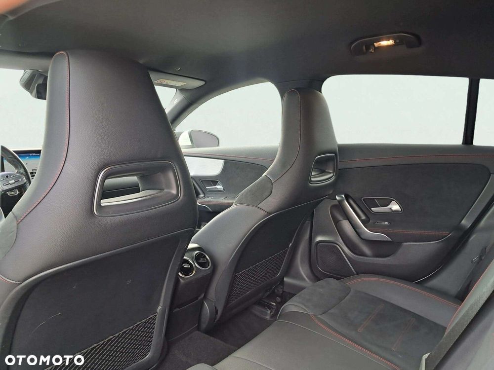 Mercedes-Benz CLA 220 AMG Line 7G-DCT - 13