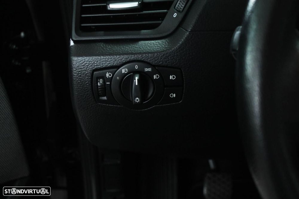 BMW X1 18 d sDrive - 23