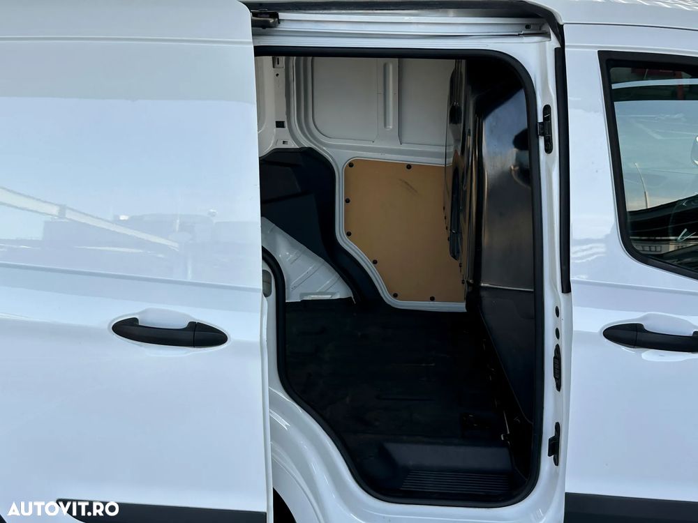 Ford Courier - 12