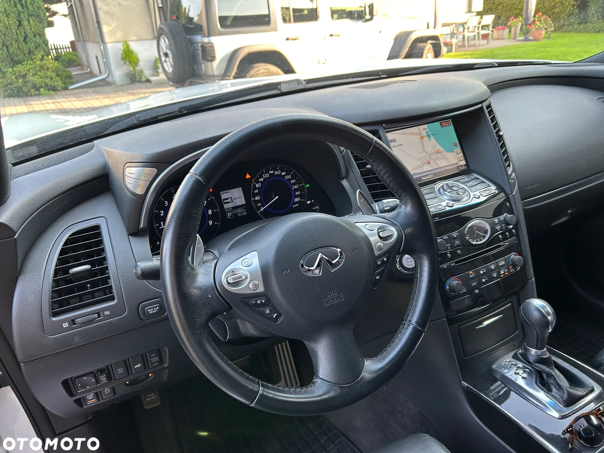 Infiniti Q70 3.7 S Premium - 9