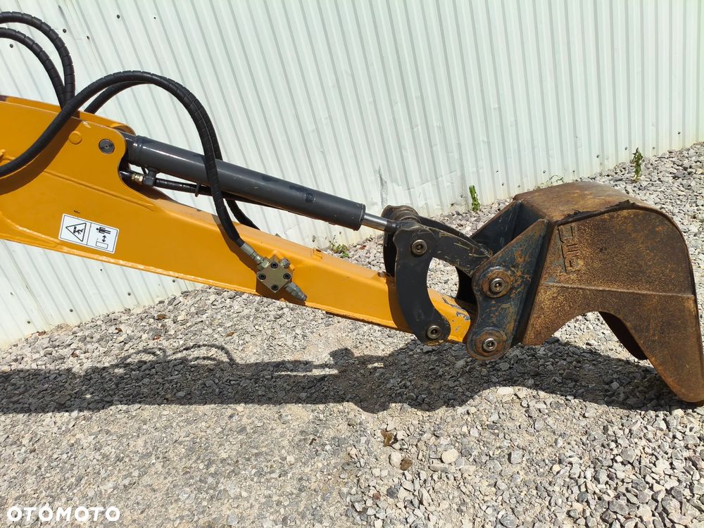 Case CX26C/2700kg - 17