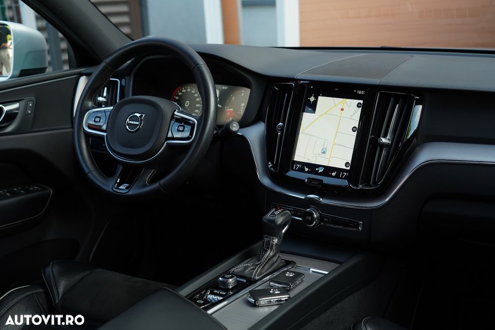 Volvo XC 60 D5 AWD Geartronic RDesign - 16
