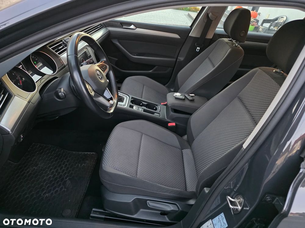 Volkswagen Passat - 13