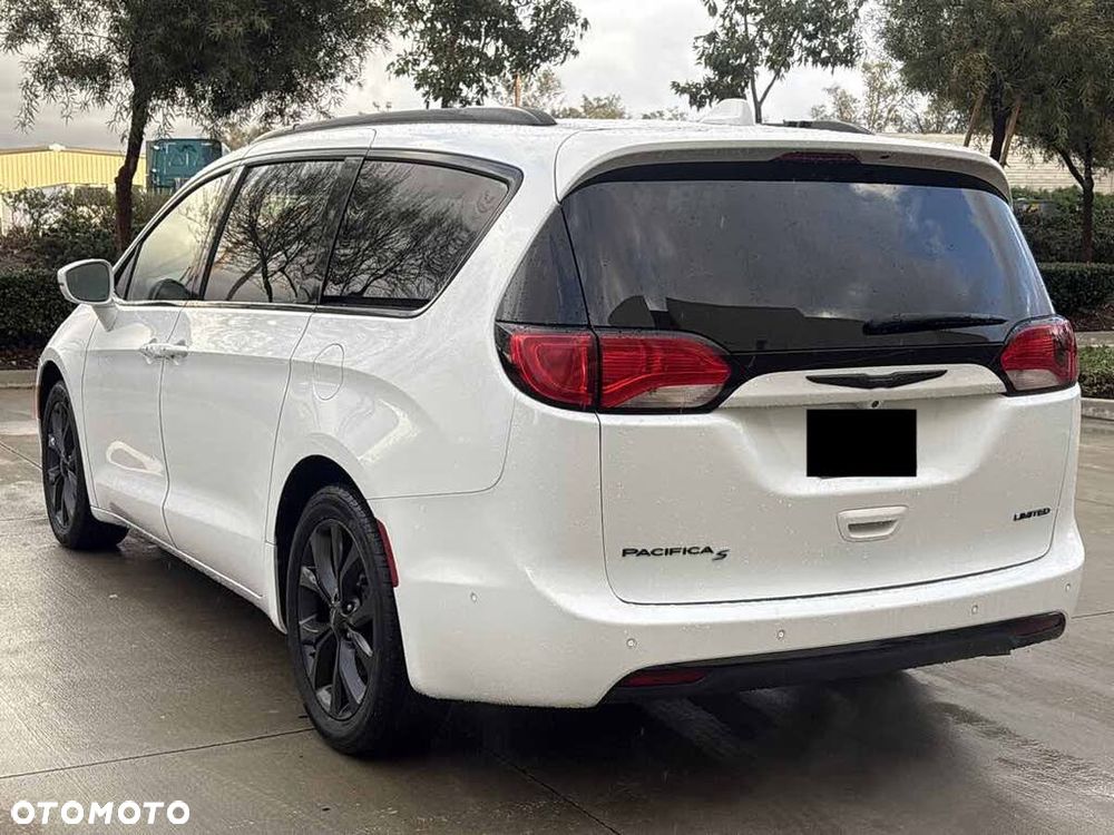 Chrysler Pacifica - 3