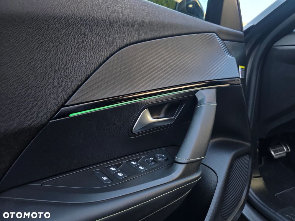 Peugeot 2008 PureTech 130 EAT8 GT - 14