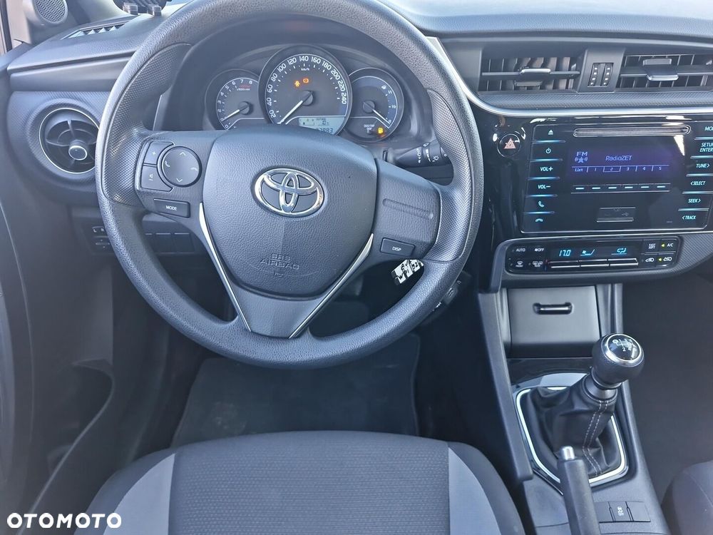 Toyota Auris - 12