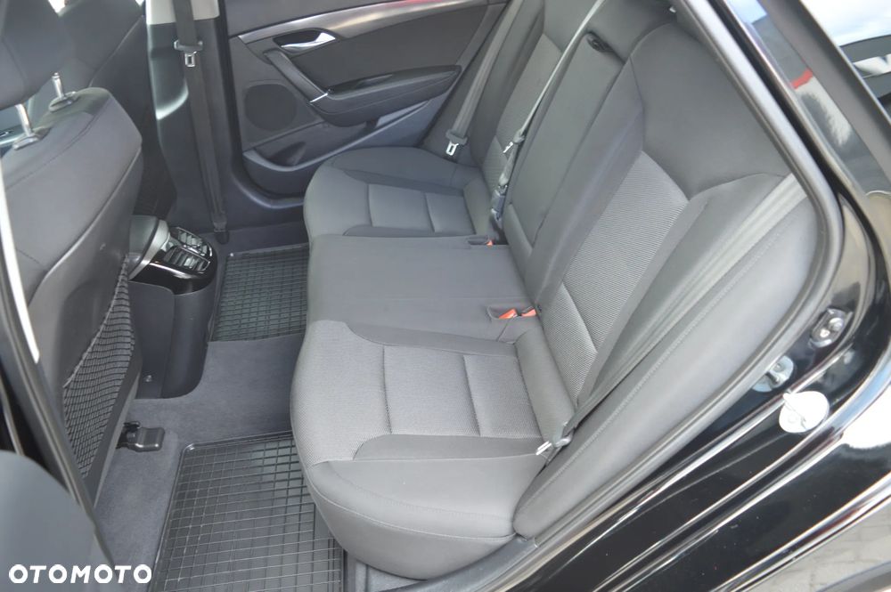 Hyundai i40 Kombi blue 1.6 Family+ - 14