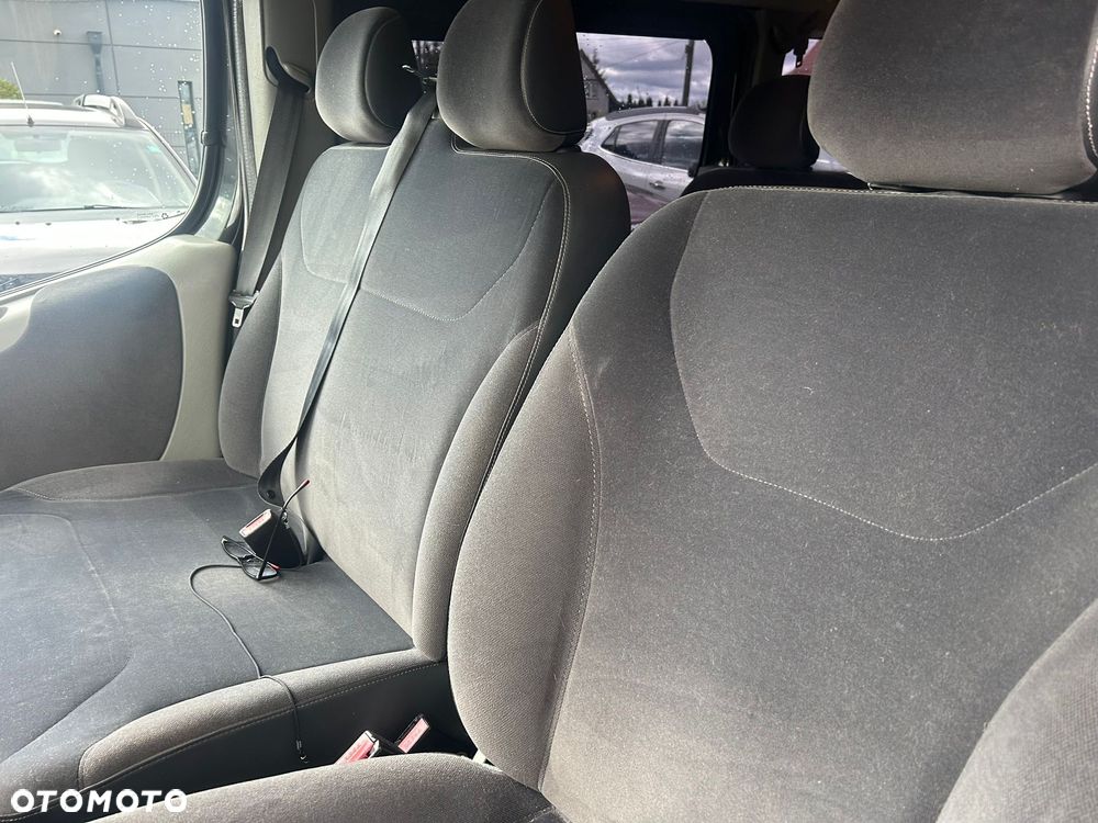 Renault Trafic Grand Passenger Black Edition - 5