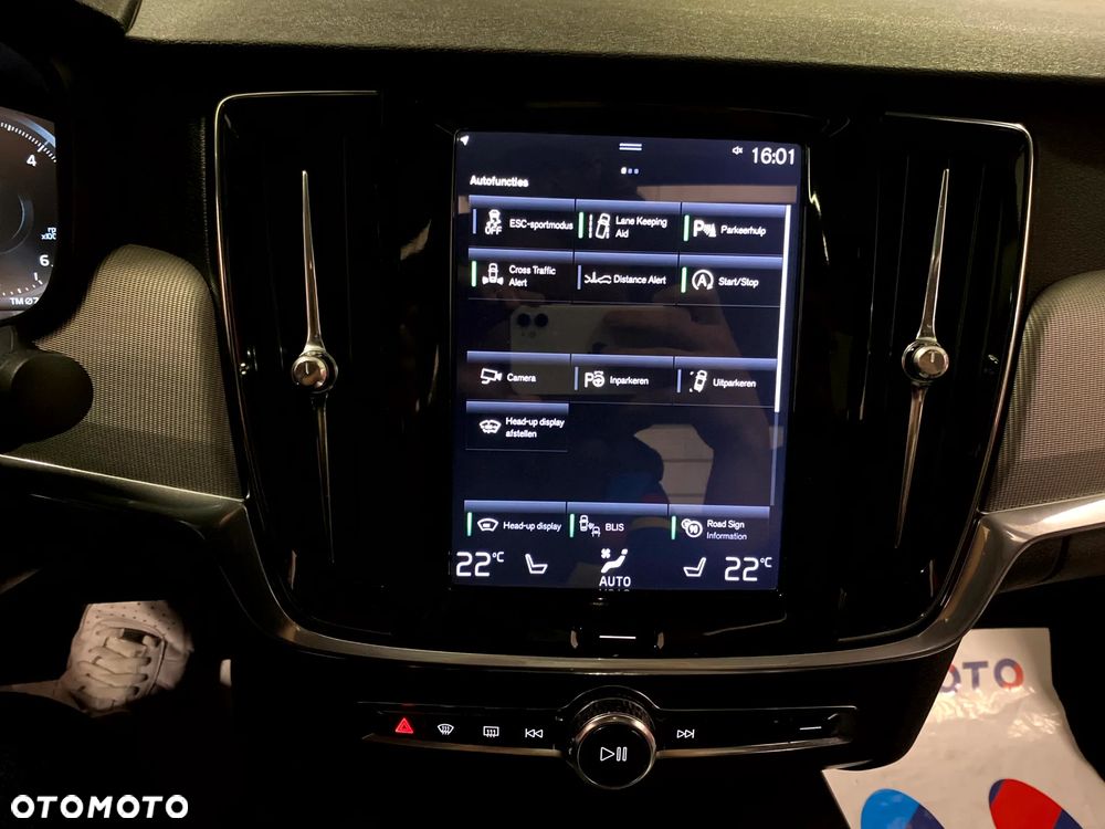 Volvo S90 D5 AWD Momentum - 25