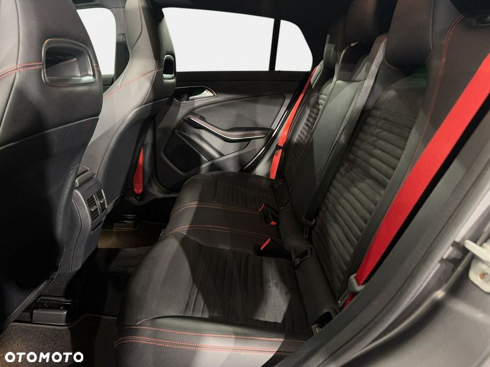 Mercedes-Benz CLA - 16