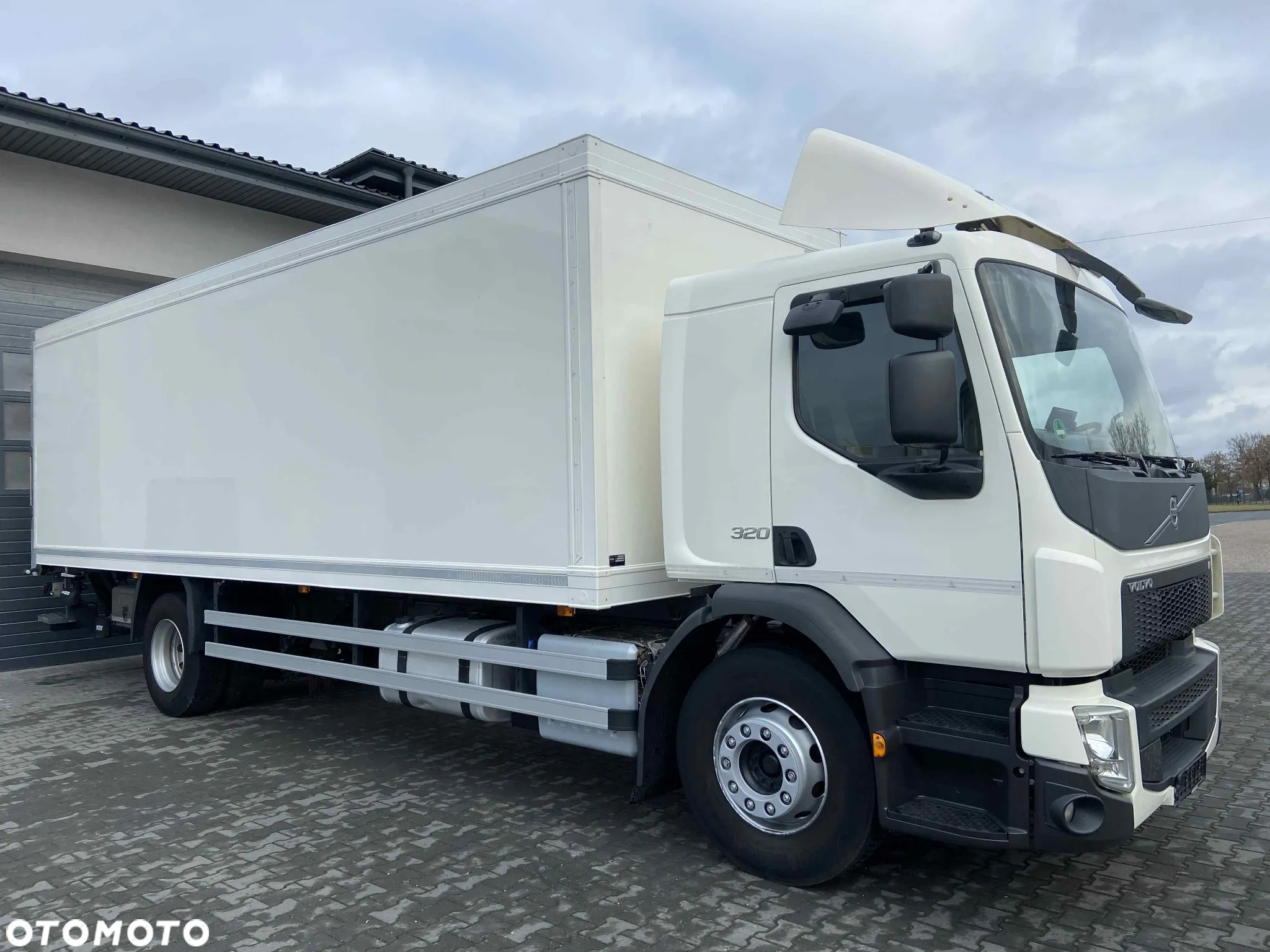 Volvo FE 320 IZOTERMA SYPIALKA 18 PALET - 2