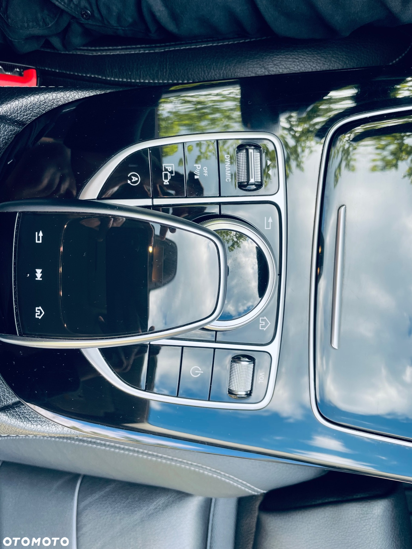 Mercedes-Benz Klasa E 220 d T 9G-TRONIC - 27