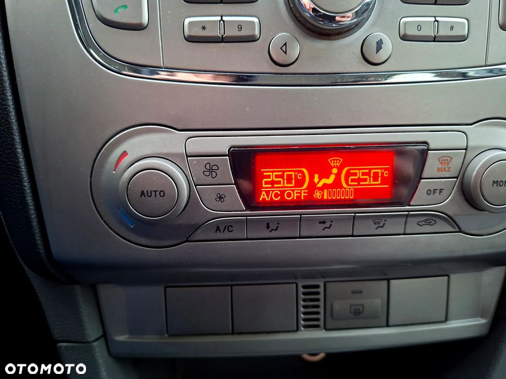 Ford Focus 1.6 16V Style+ - 20