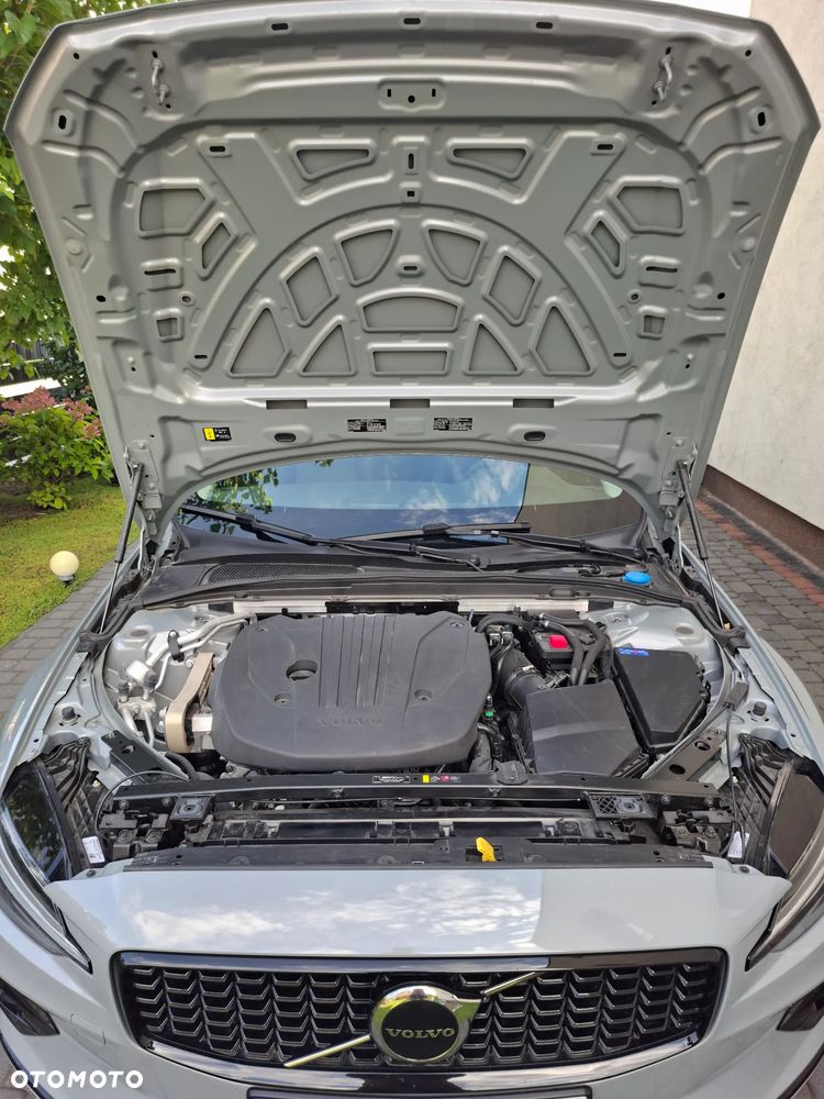 Volvo S60 B5 B AWD Plus Dark - 17