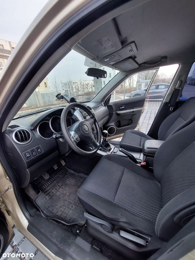 Suzuki Grand Vitara 2.0 - 5
