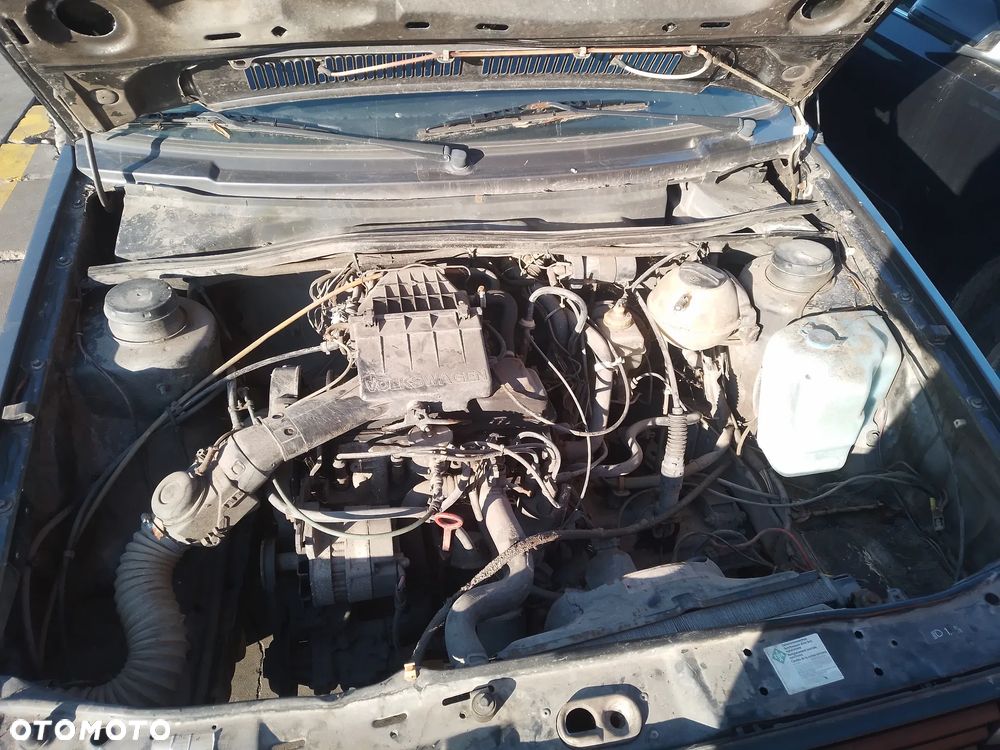 VW GOLF II  1.6 PN    ATRAPA GRILL   LA7U - 16
