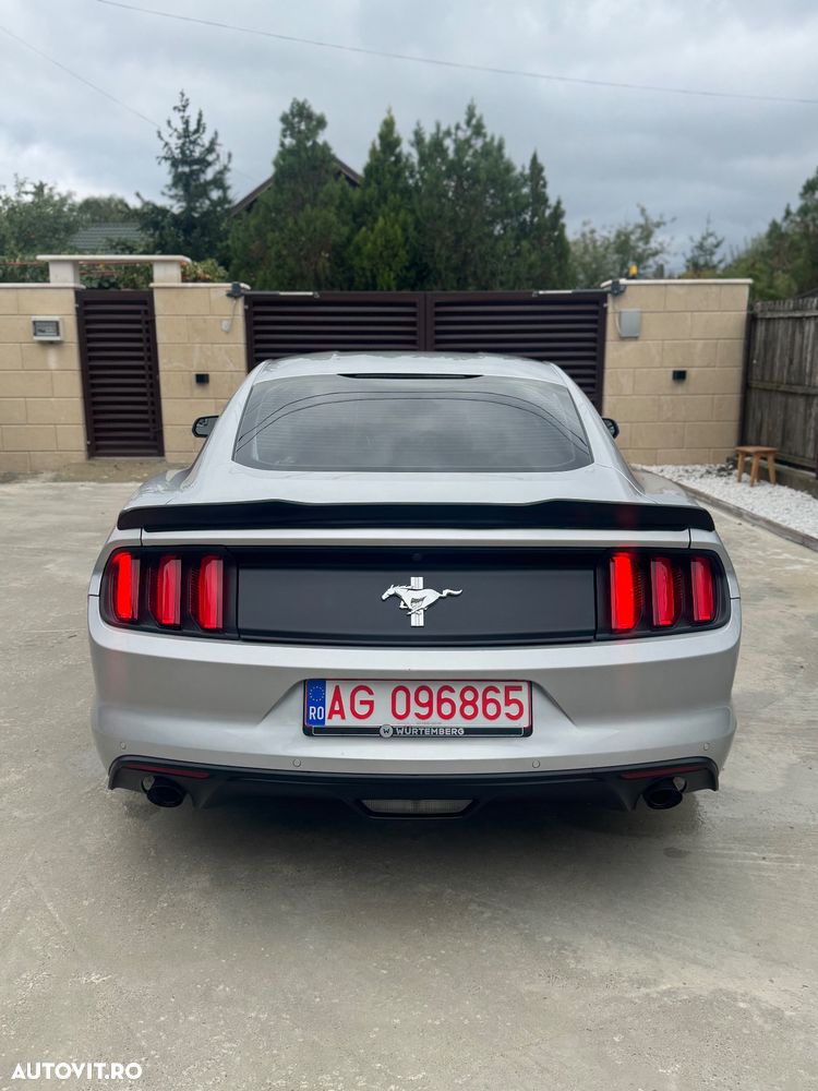 Ford Mustang - 4
