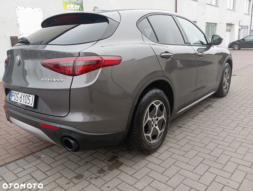 Alfa Romeo Stelvio 2.2 16V AT8 - 3