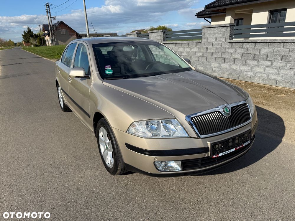 Skoda Octavia 1.6 FSI Ambiente - 2