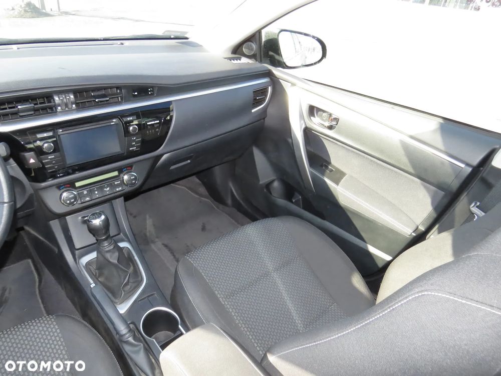 Toyota Corolla 1.6 Premium + - 6