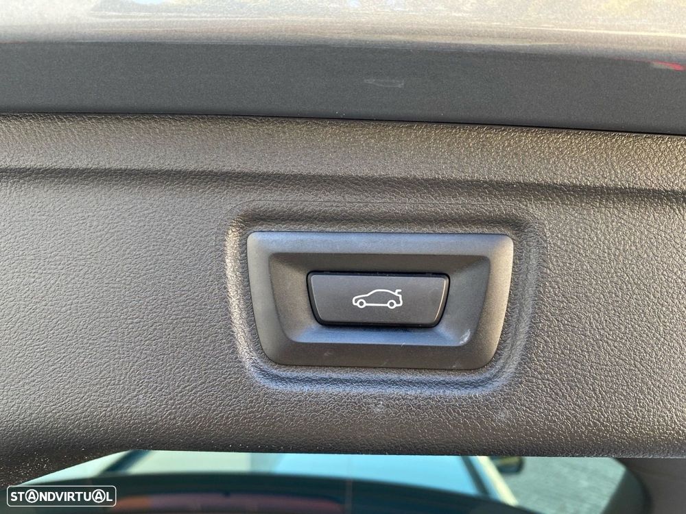 BMW 320 d Touring Pack Desportivo M Auto - 19