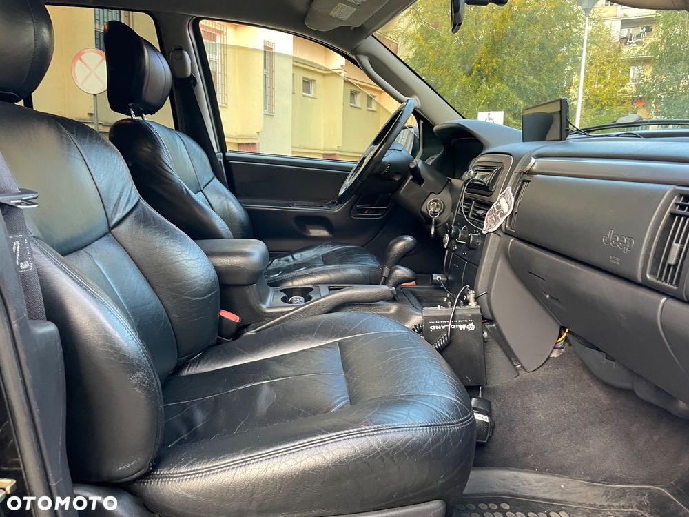 Jeep Grand Cherokee - 25