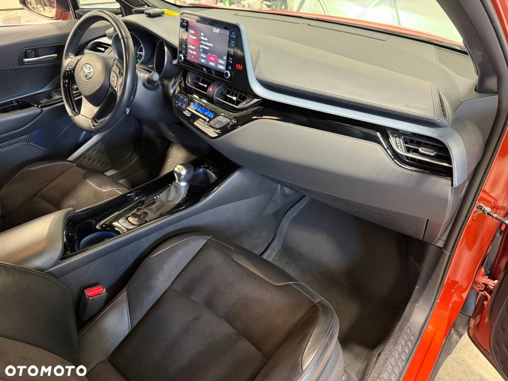 Toyota C-HR Lounge - 30