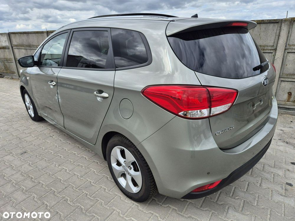 Kia Carens - 5