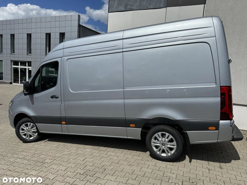 Mercedes-Benz Sprinter - 2