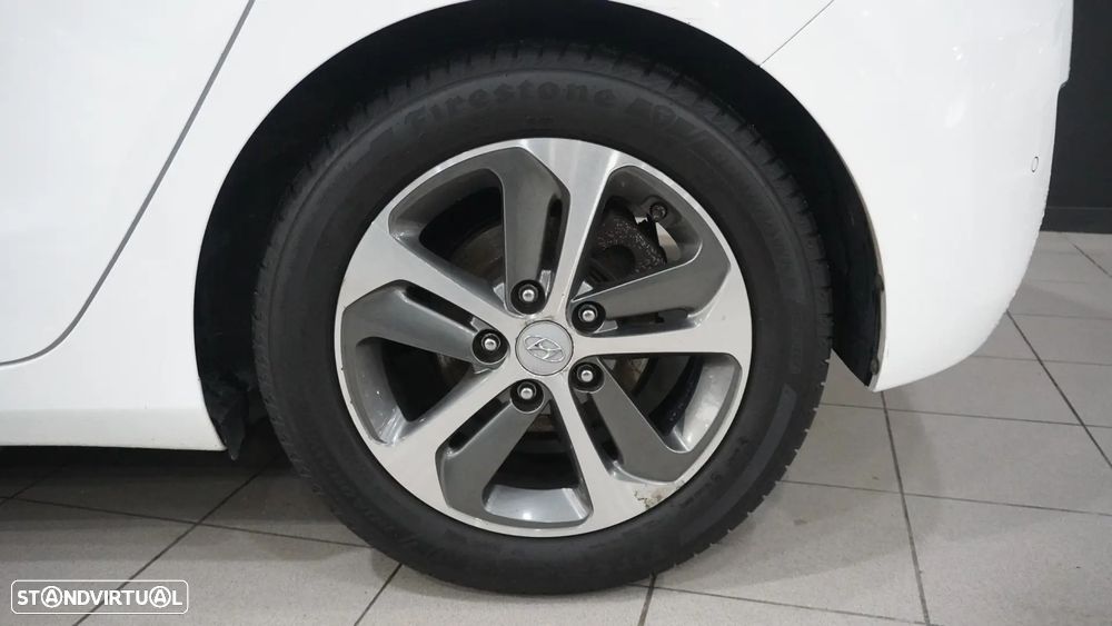 Hyundai i30 1.6 CRDI Blue Comfort AC Auto+J17 - 4