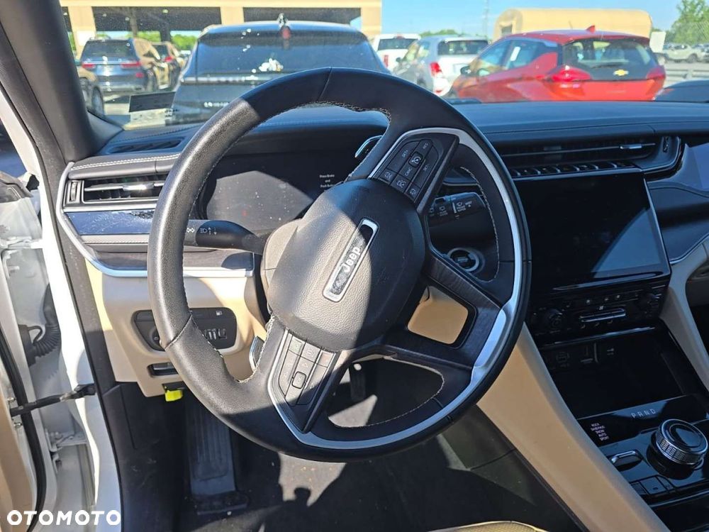 Jeep Grand Cherokee - 15