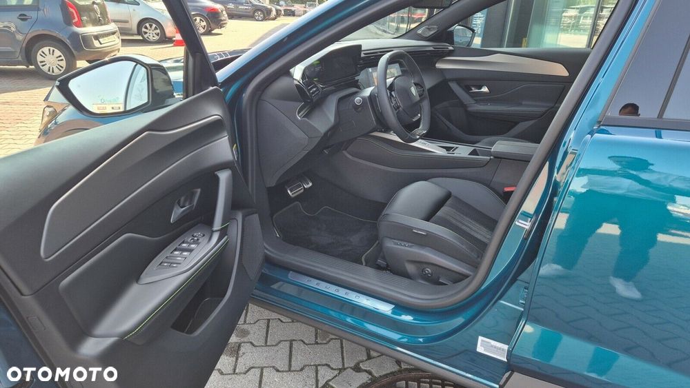 Peugeot 408 - 8