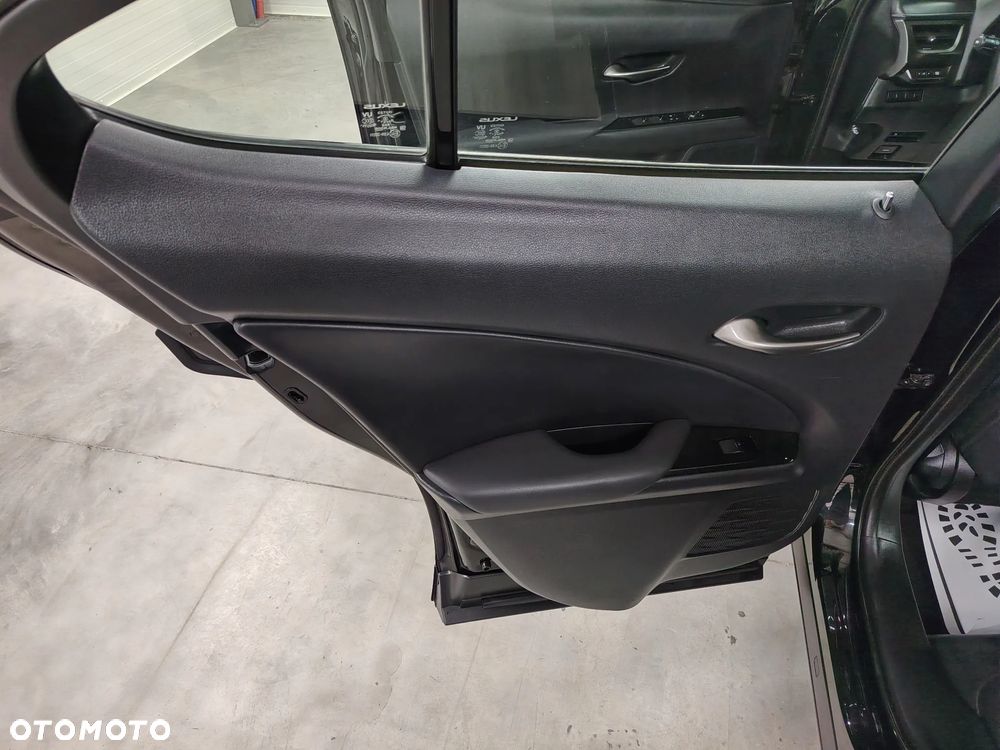 Lexus UX 250h Elegance 2WD - 23