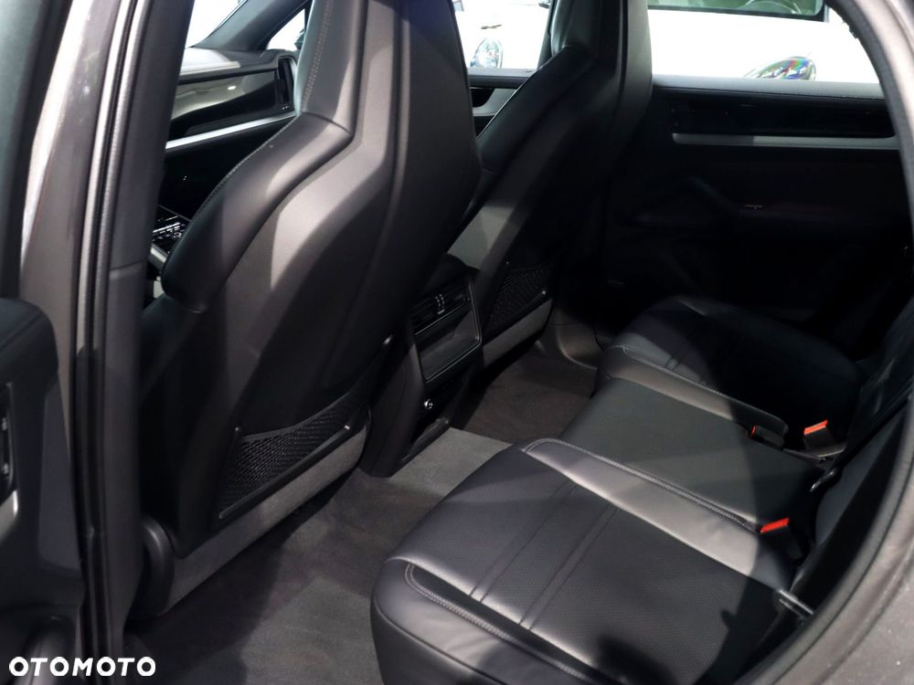 Porsche Cayenne Standard - 35