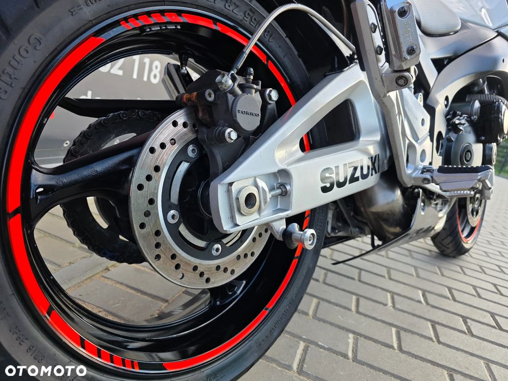 Suzuki GSR - 17