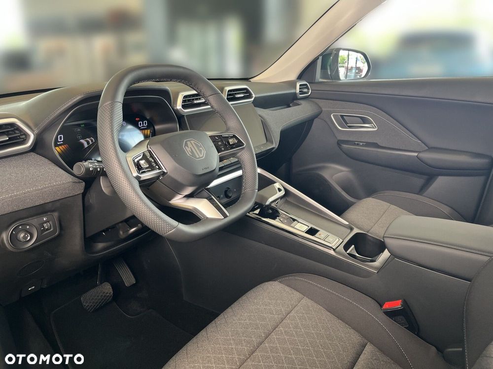 MG ZS Hybrid+ - 10
