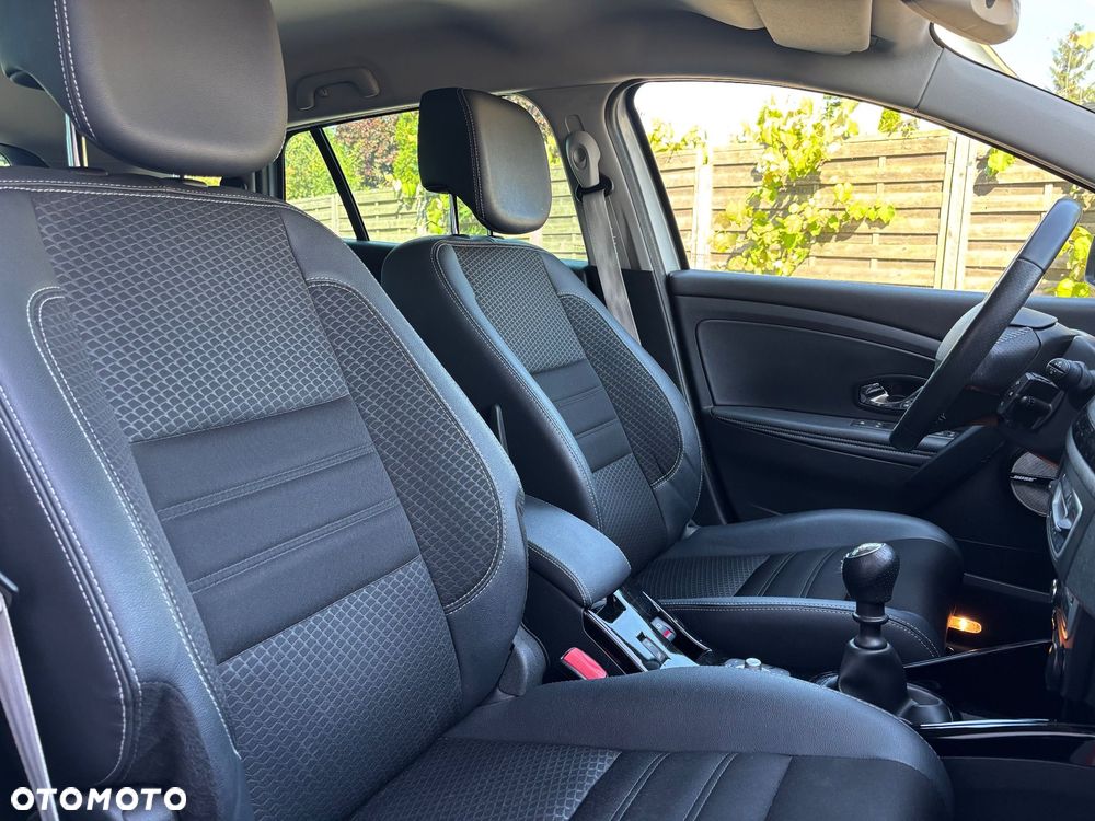 Renault Megane ENERGY TCe 130 BOSE EDITION - 33
