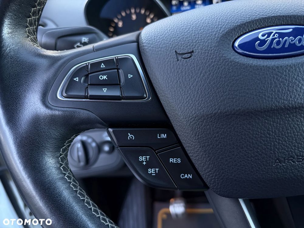 Ford Kuga 2.0 TDCi 2x4 ST-Line - 24