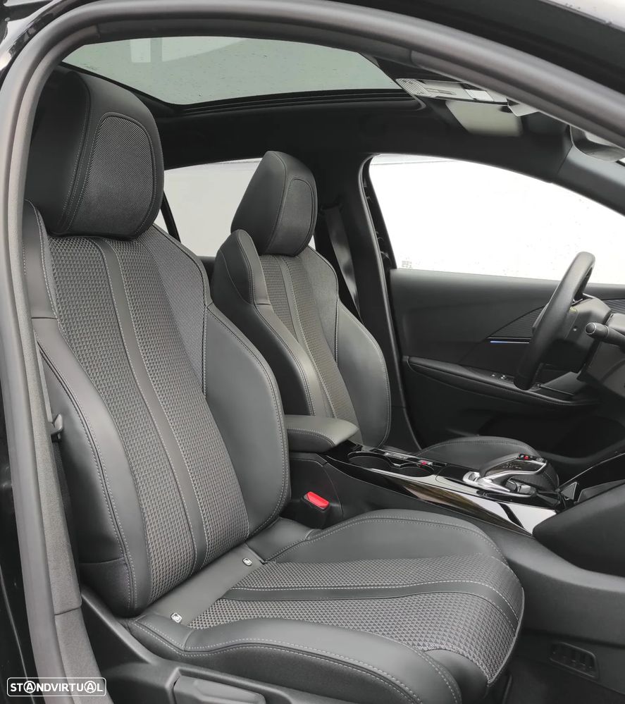 Peugeot e-208 GT - 25