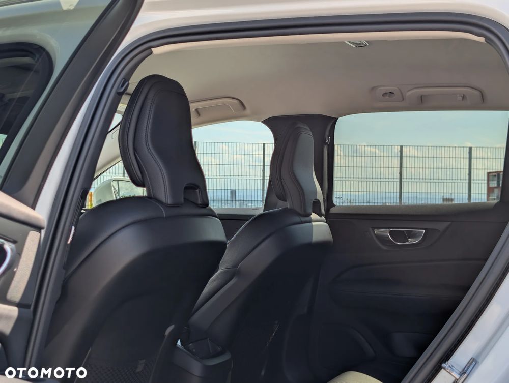 Volvo V60 T6 AWD Recharge Geartronic Inscription - 26