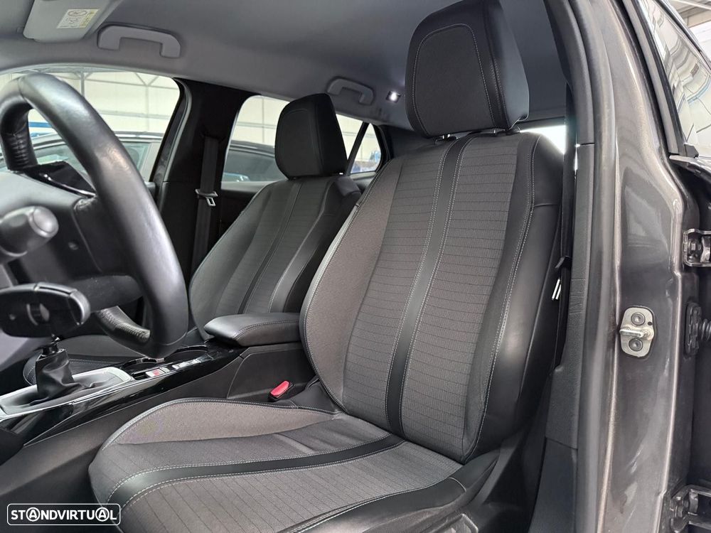 Peugeot 2008 1.2 PureTech Allure - 22