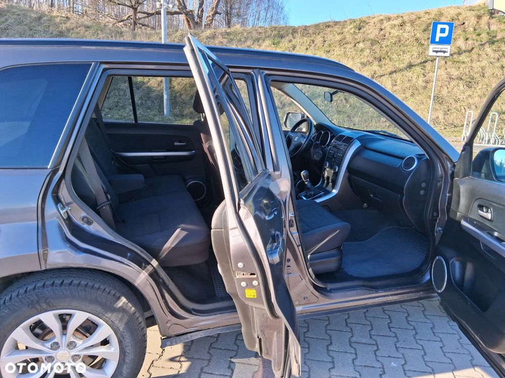 Suzuki Grand Vitara 2.4 De Luxe - 12