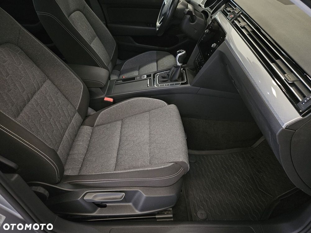 Volkswagen Passat - 9