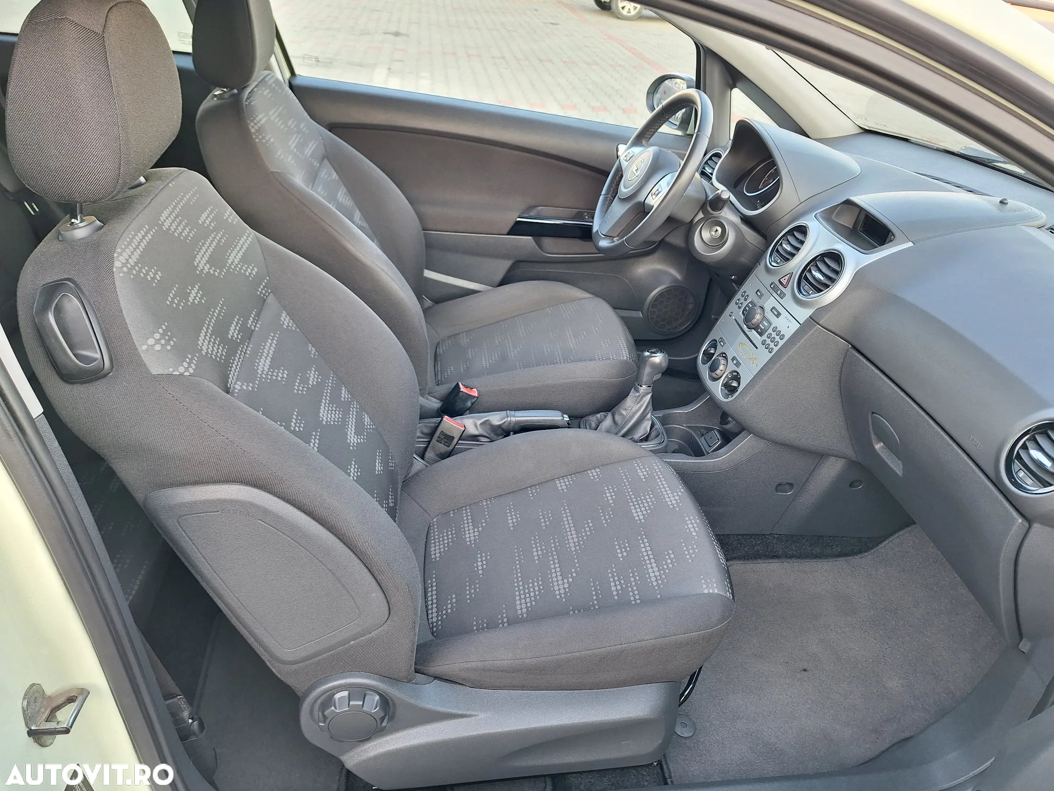 Opel Corsa 1.2 Twinport Van - 8